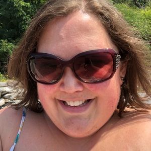 Meet your Posher, Holly